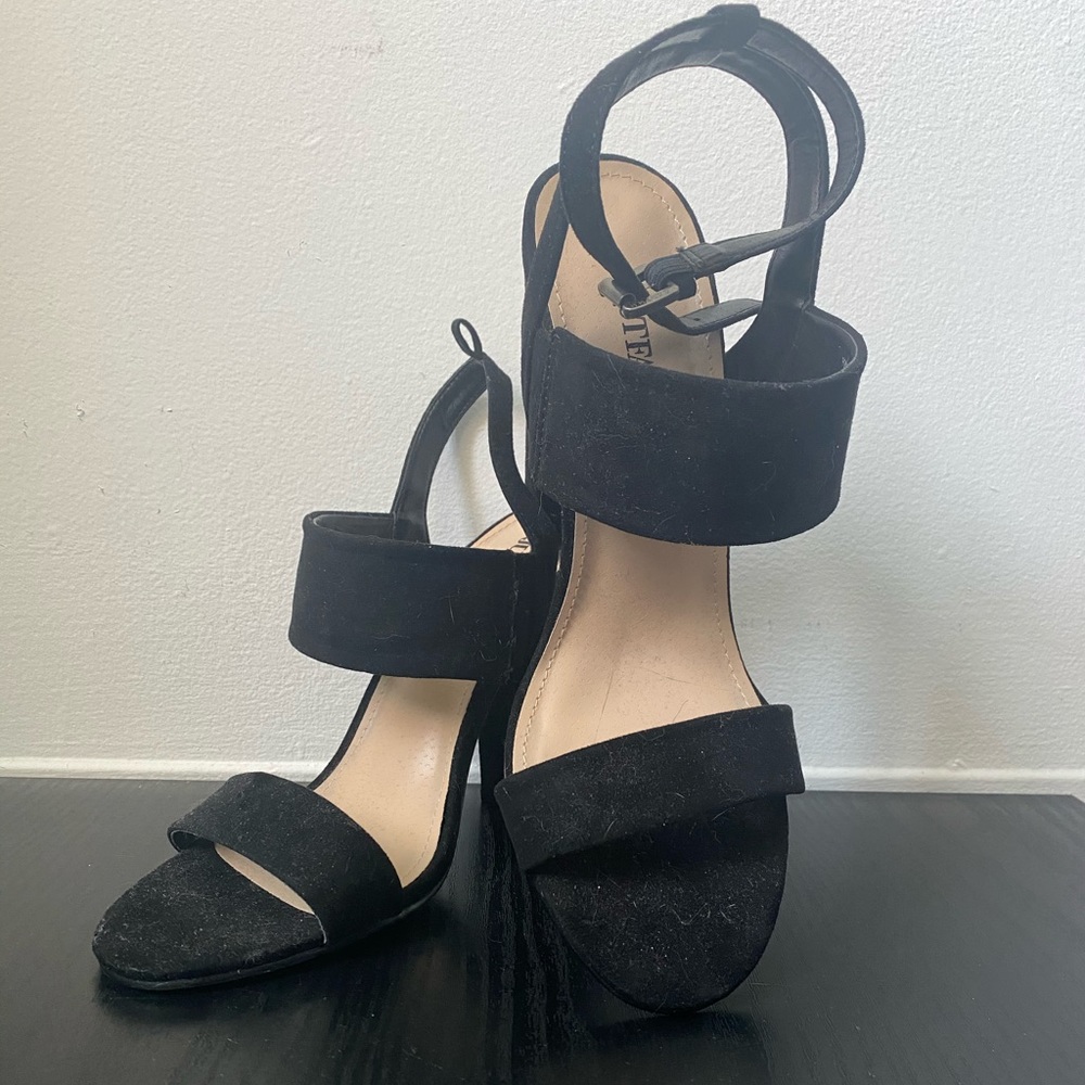 Black block heeled shoes